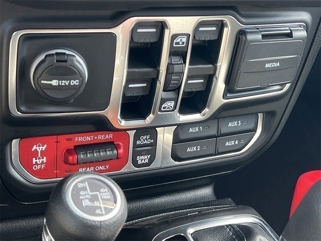 New 2025 Jeep Wrangler Unlimited Rubicon 4xe w/ Technology Group image 17