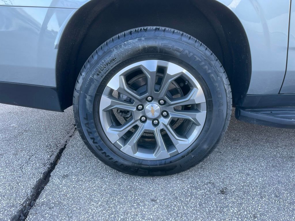 Used 2025 Chevrolet Suburban LS image 33