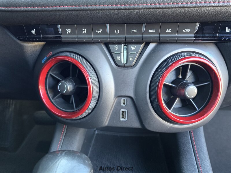 Used 2019 Chevrolet Blazer RS w/ Sun and Wheels Package FWD image 38