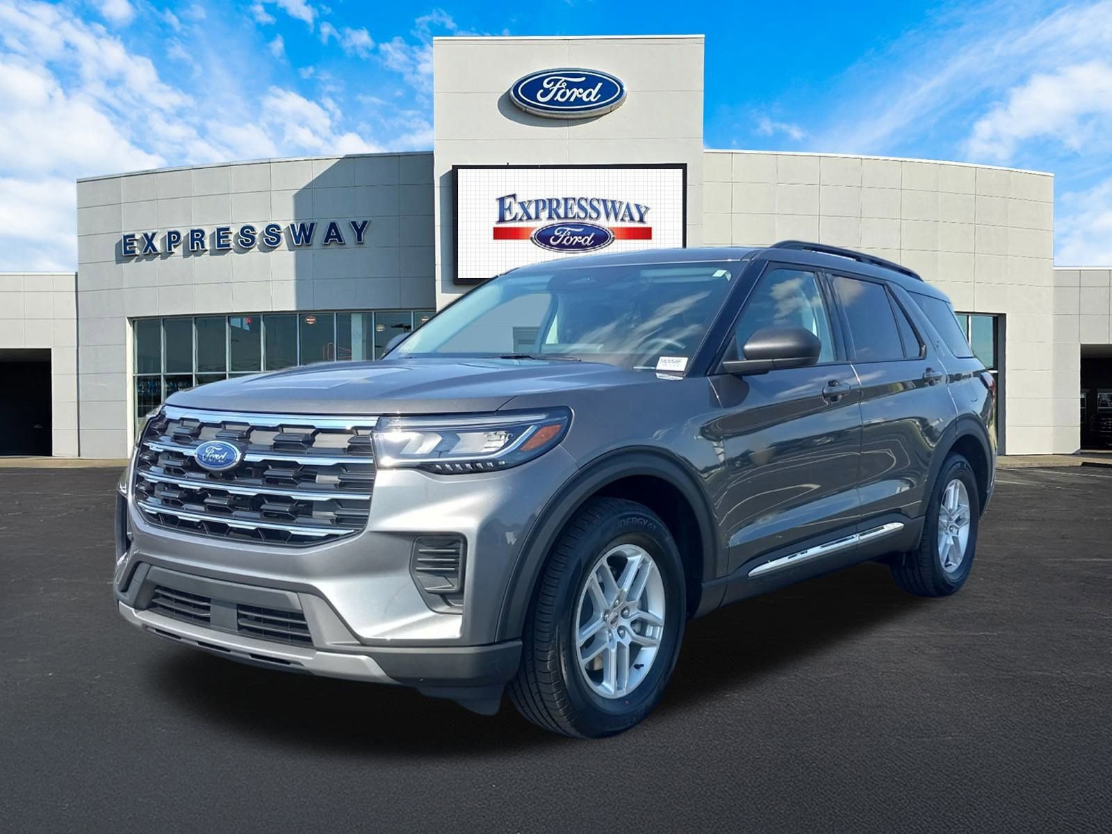 New 2025 Ford Explorer Active image 2