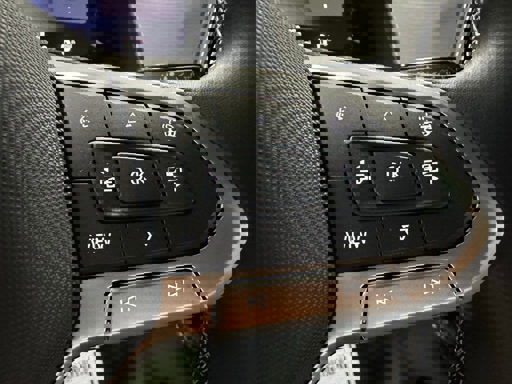 Used 2025 Volkswagen Atlas Cross Sport SE image 21