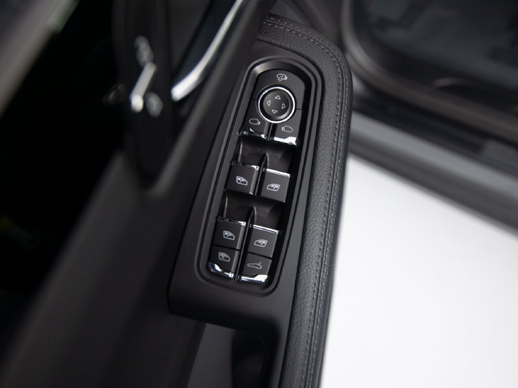 Certified 2026 Porsche Macan AWD/4WD image 21