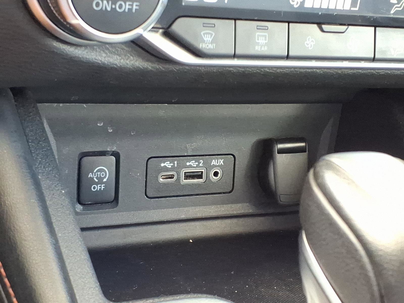 Used 2025 Nissan Sentra SR w/ SR Premium Package FWD image 14