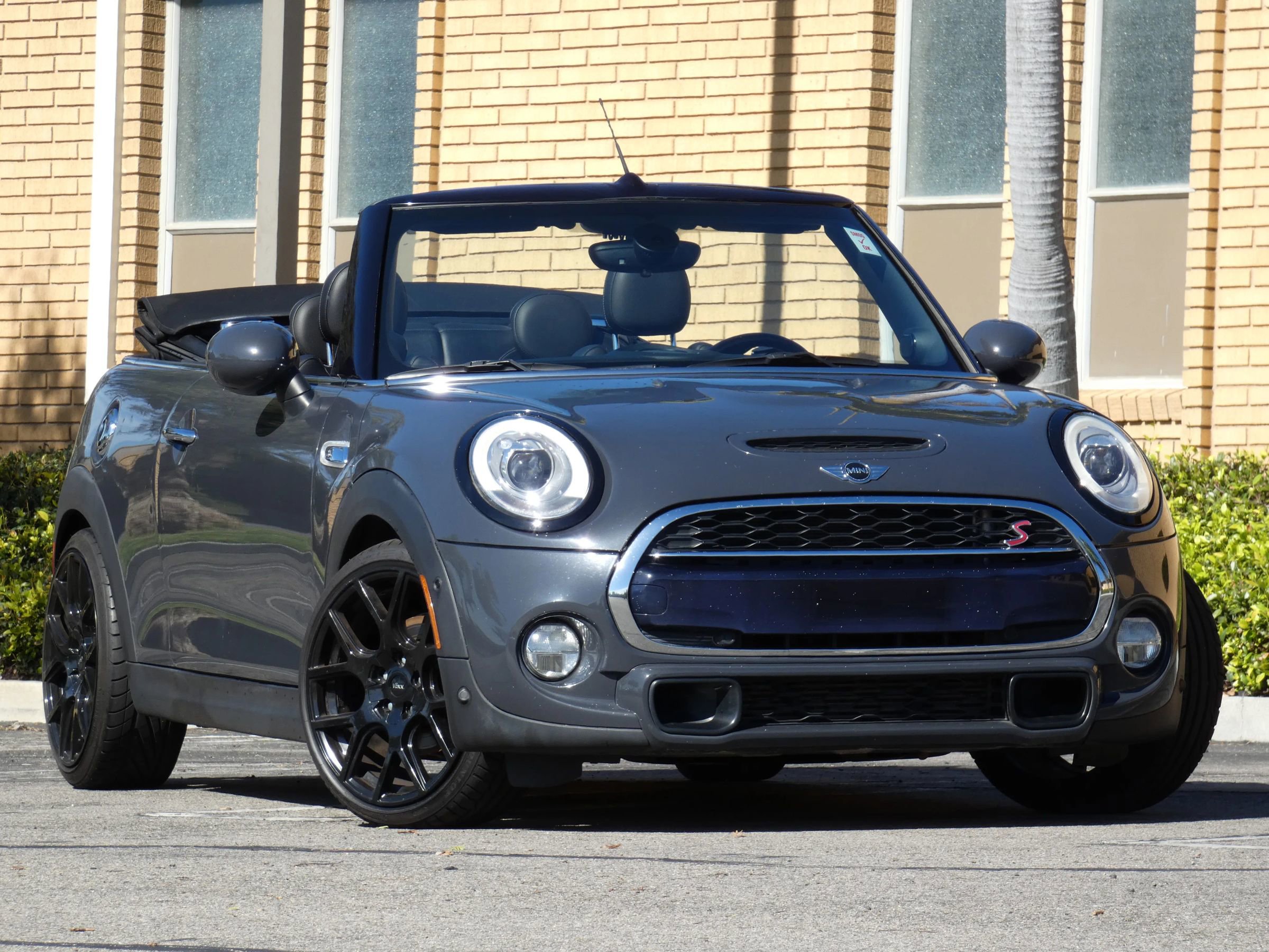 Used 2018 MINI Cooper S image 3