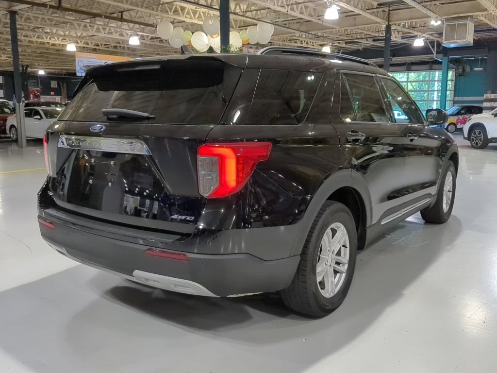 Used 2023 Ford Explorer XLT w/ Equipment Group 202A AWD/4WD image 8