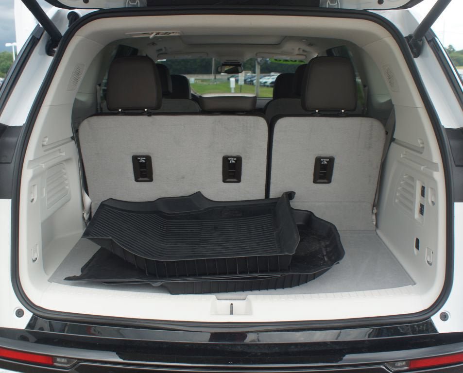 Used 2025 GMC Acadia Denali w/ LPO, Floor Liner Package FWD image 19