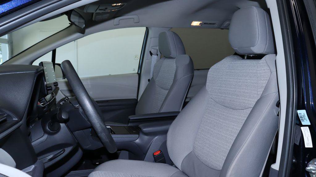 Used 2024 Toyota Sienna LE AWD/4WD image 22