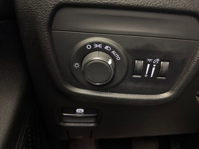 Used 2024 Jeep Grand Cherokee L Laredo AWD/4WD image 27