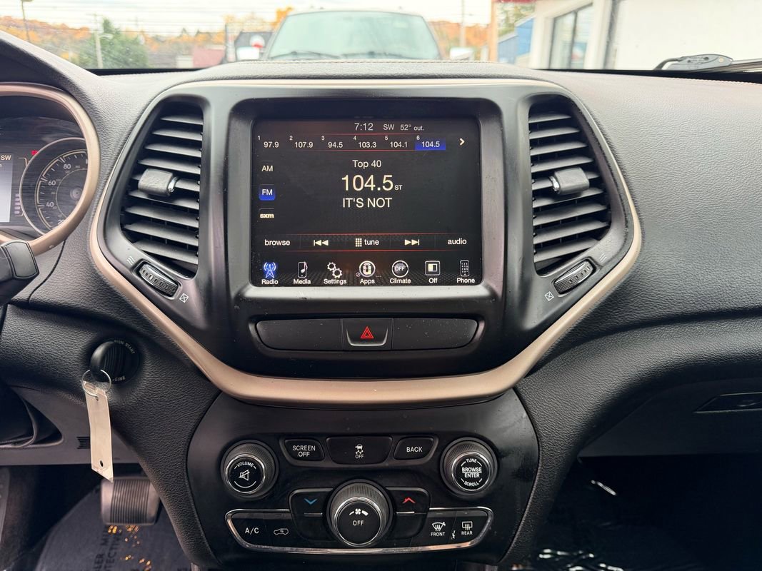 Used 2017 Jeep Cherokee Latitude image 20