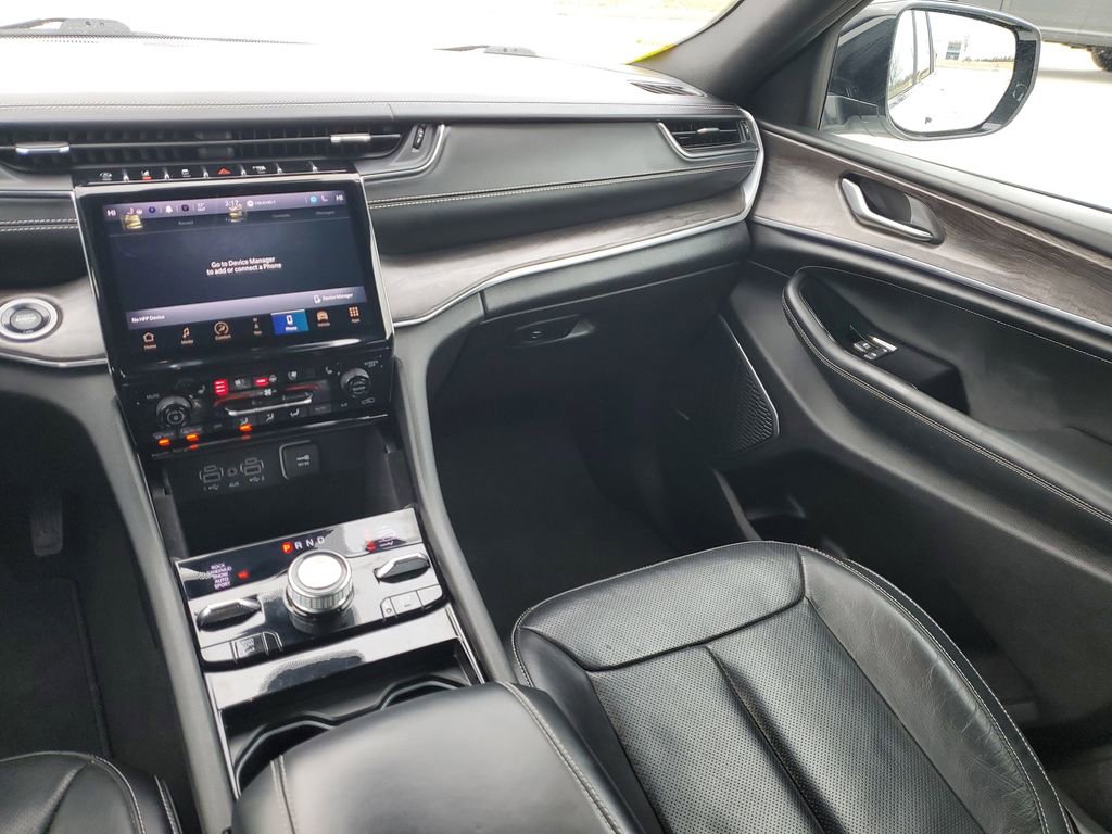 Used 2023 Jeep Grand Cherokee Overland image 16