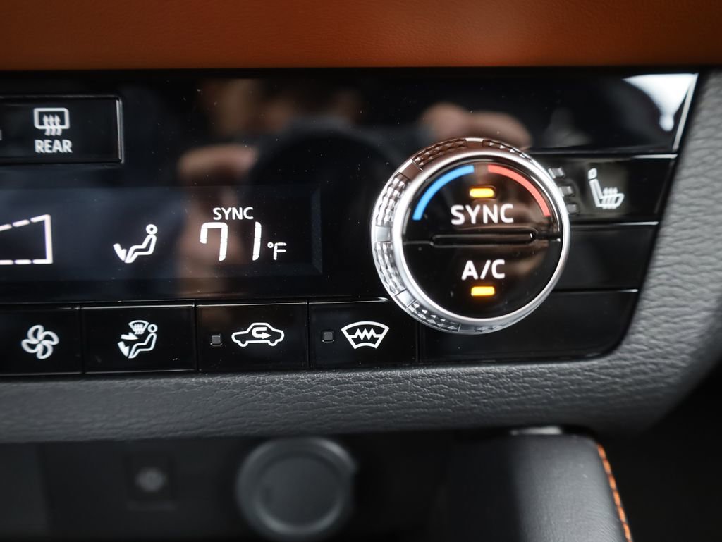 New 2025 Mitsubishi Outlander SEL image 47