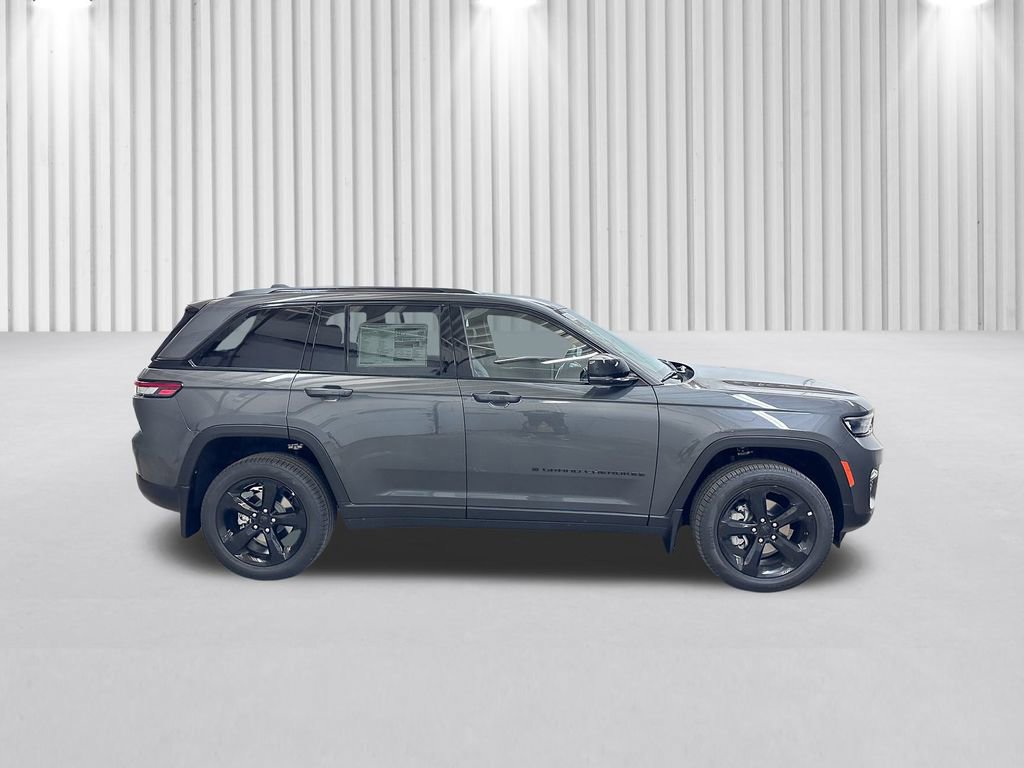New 2025 Jeep Grand Cherokee Limited w/ Black Appearance Package image 3
