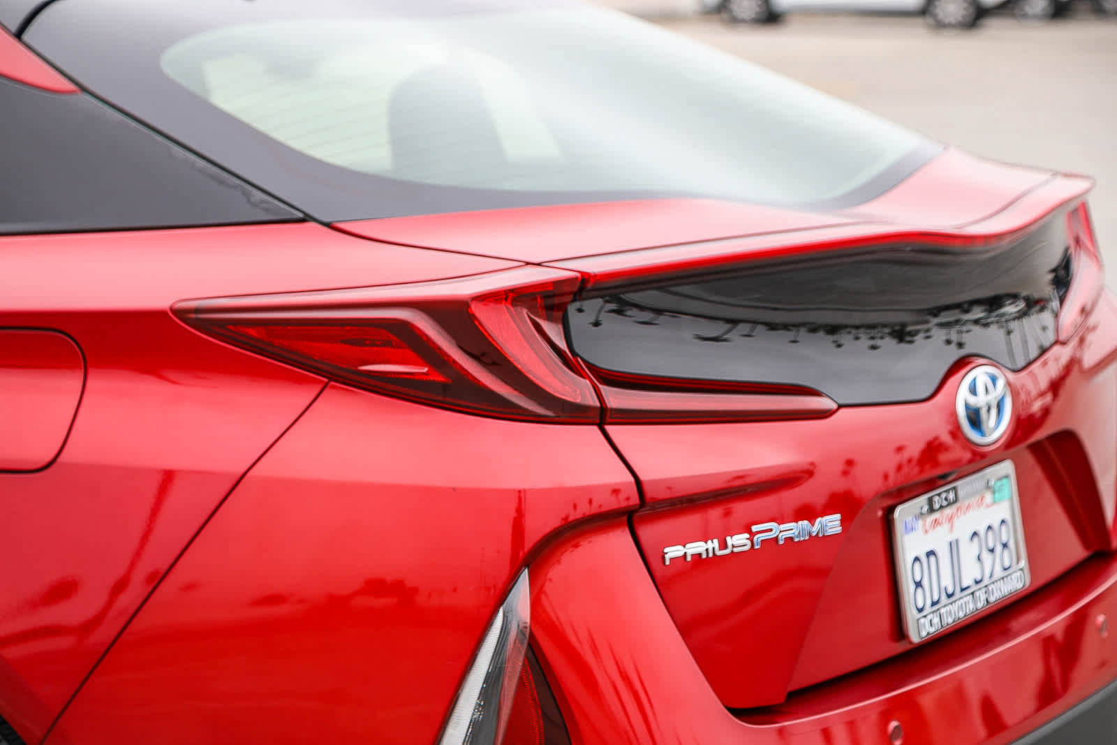 Certified 2017 Toyota Prius Prime Advanced w/ Carpet Mat Package FWD image 9