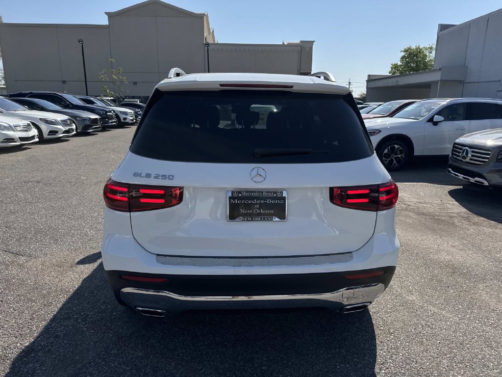 Used 2026 Mercedes-Benz GLB 250 image 4