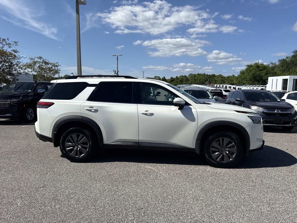Certified 2024 Nissan Pathfinder SV FWD image 2