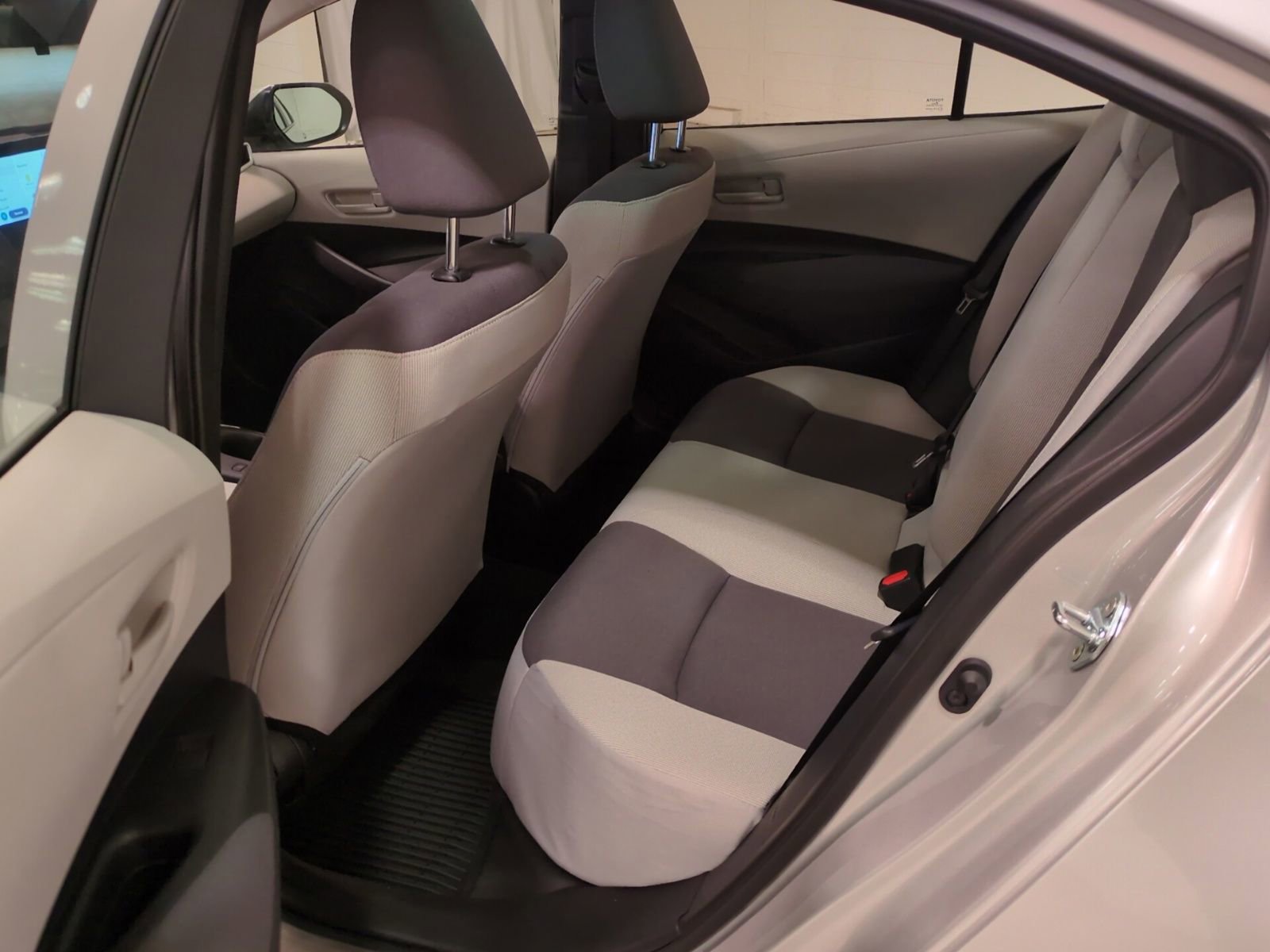 Used 2025 Toyota Corolla LE image 14