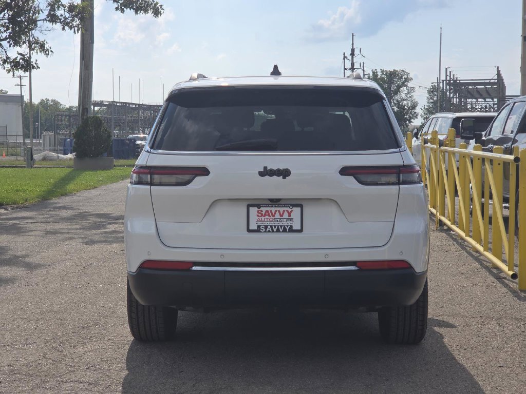 Used 2022 Jeep Grand Cherokee L Limited AWD/4WD image 13