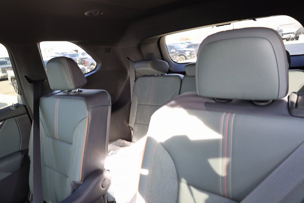 New 2026 GMC Acadia AT4 image 18