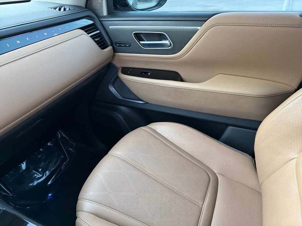 Used 2025 INFINITI QX80 Sensory image 30