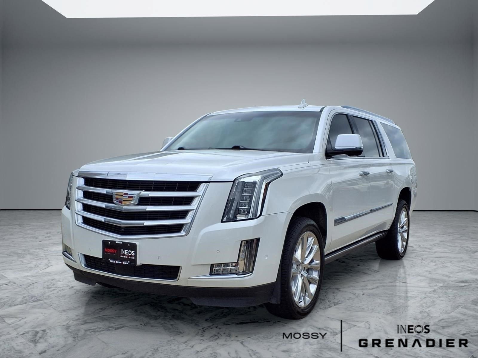Used 2019 Cadillac Escalade ESV Premium Luxury RWD image 4