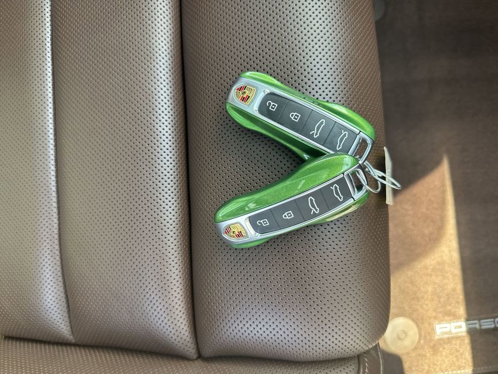 Used 2022 Porsche Taycan Turbo S image 36