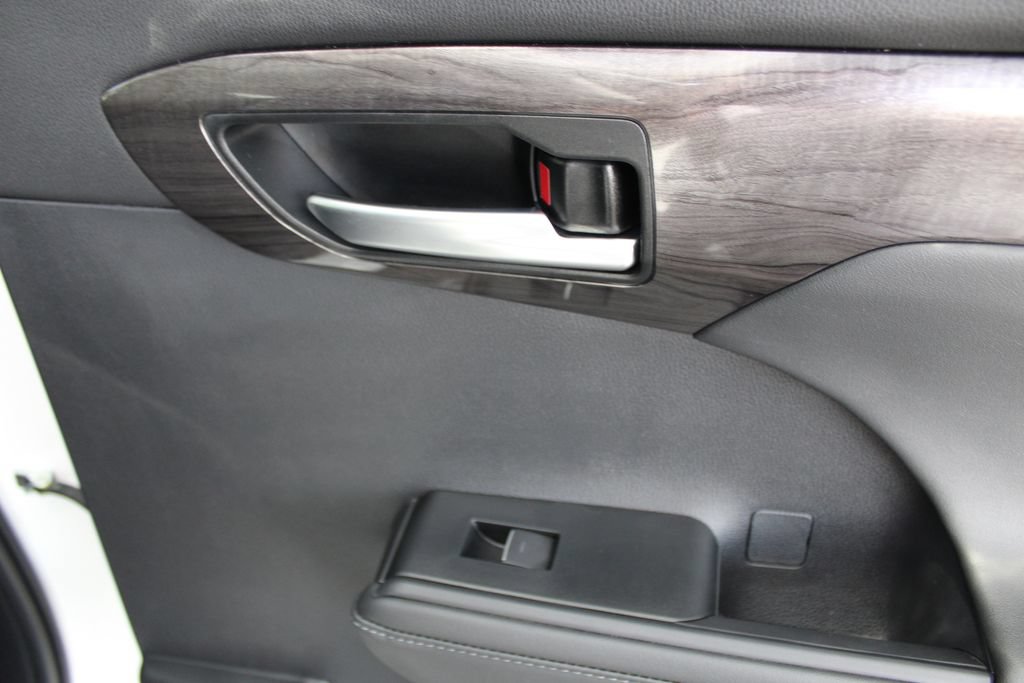 Certified 2026 Toyota Highlander Platinum AWD/4WD image 60