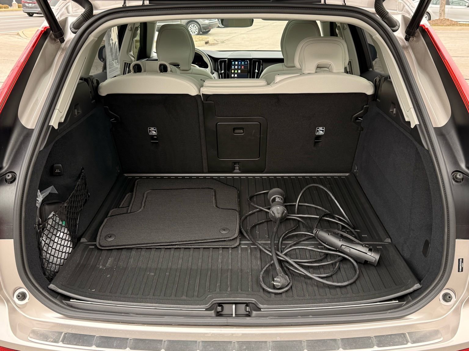 Used 2025 Volvo XC60 T8 Plus w/ Protection Package Premier image 37