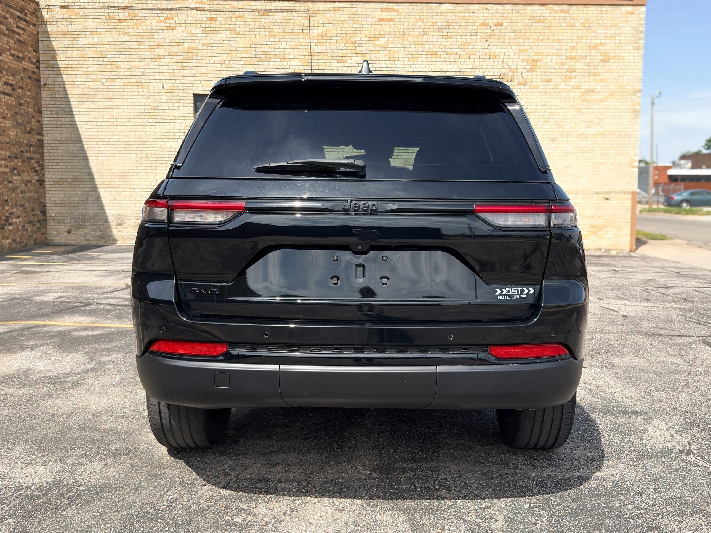 Used 2022 Jeep Grand Cherokee Altitude AWD/4WD image 6
