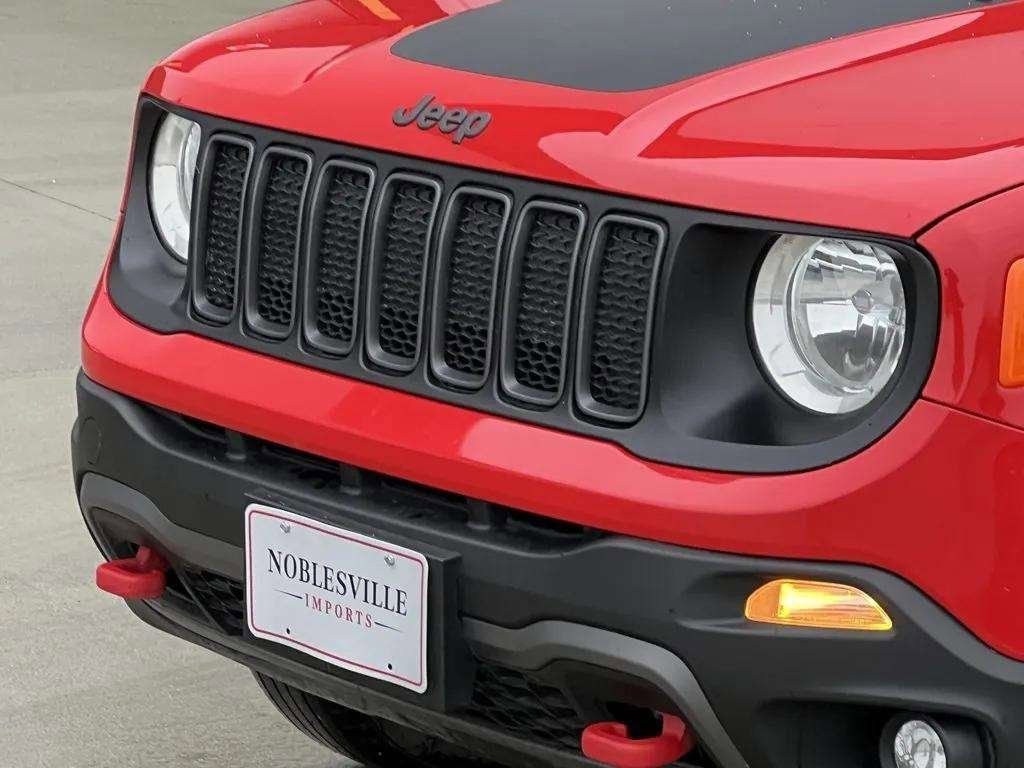 Used 2019 Jeep Renegade Trailhawk w/ Cold Weather Group II image 12