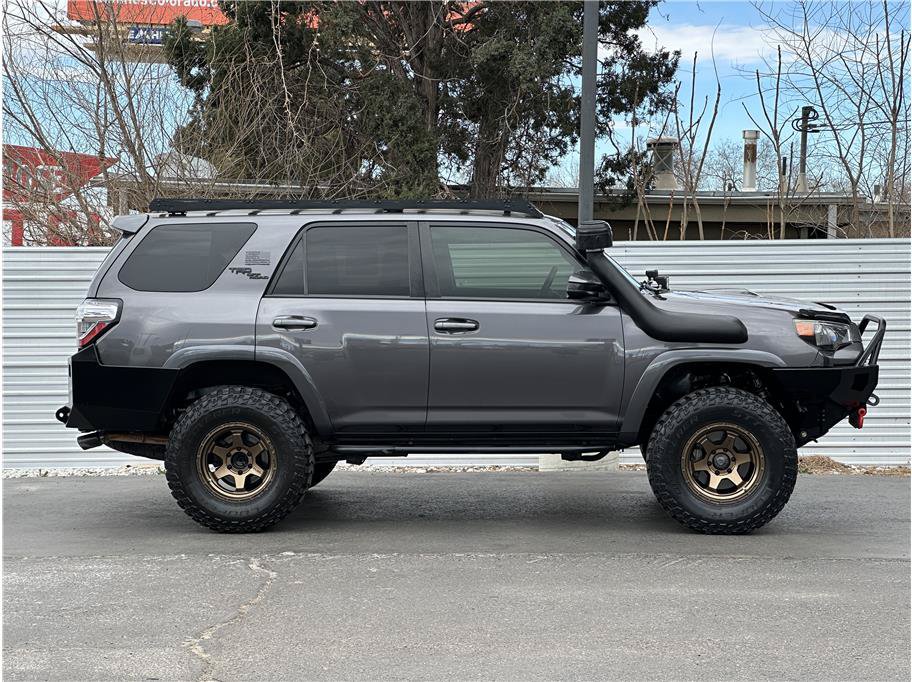 Used 2018 Toyota 4Runner TRD Off-Road AWD/4WD image 9