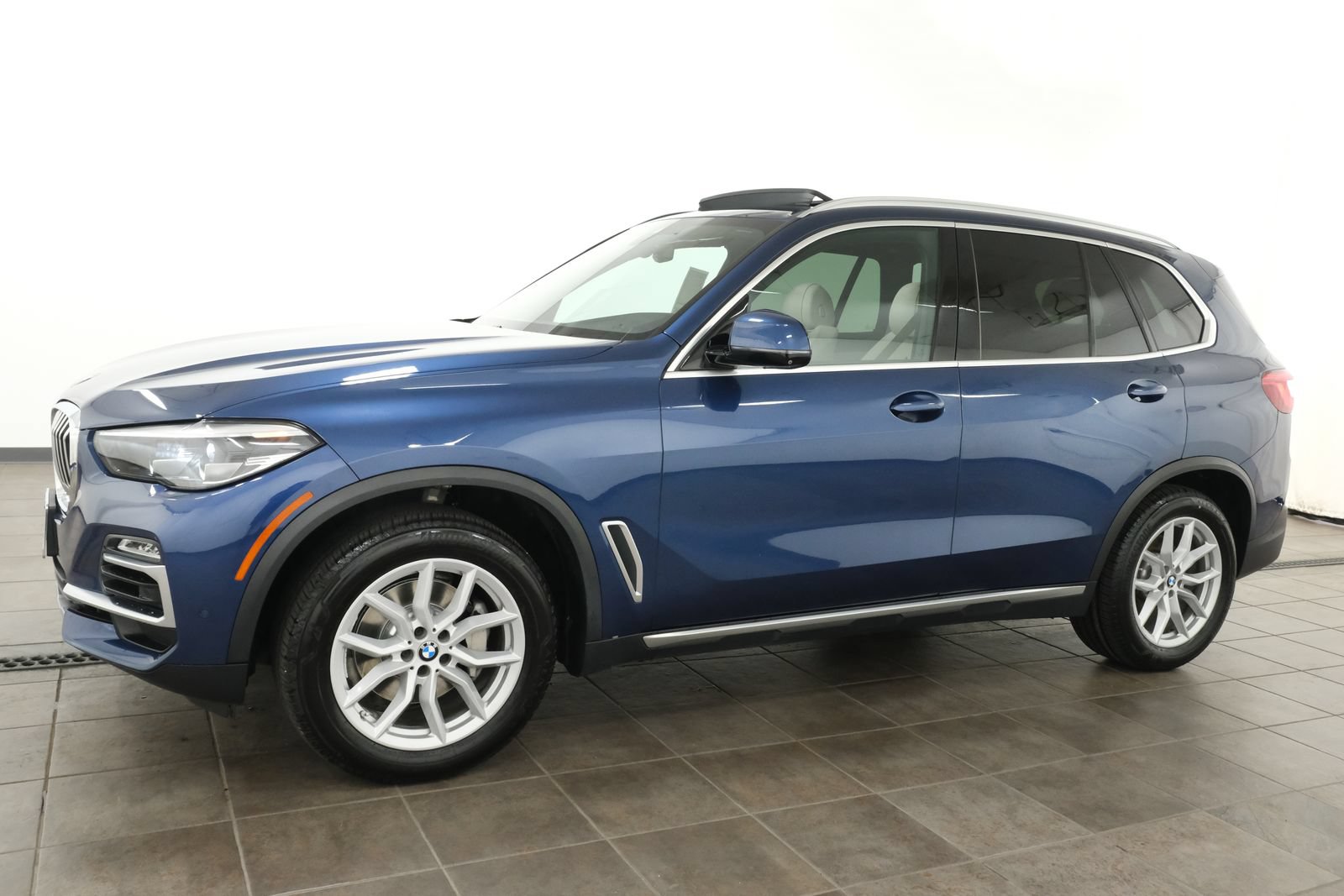 Used 2020 BMW X5 xDrive40i w/ Convenience Package AWD/4WD image 2