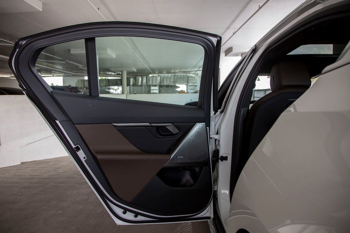 Used 2025 BMW 530i xDrive 530i xDrive w/ Premium Package image 23