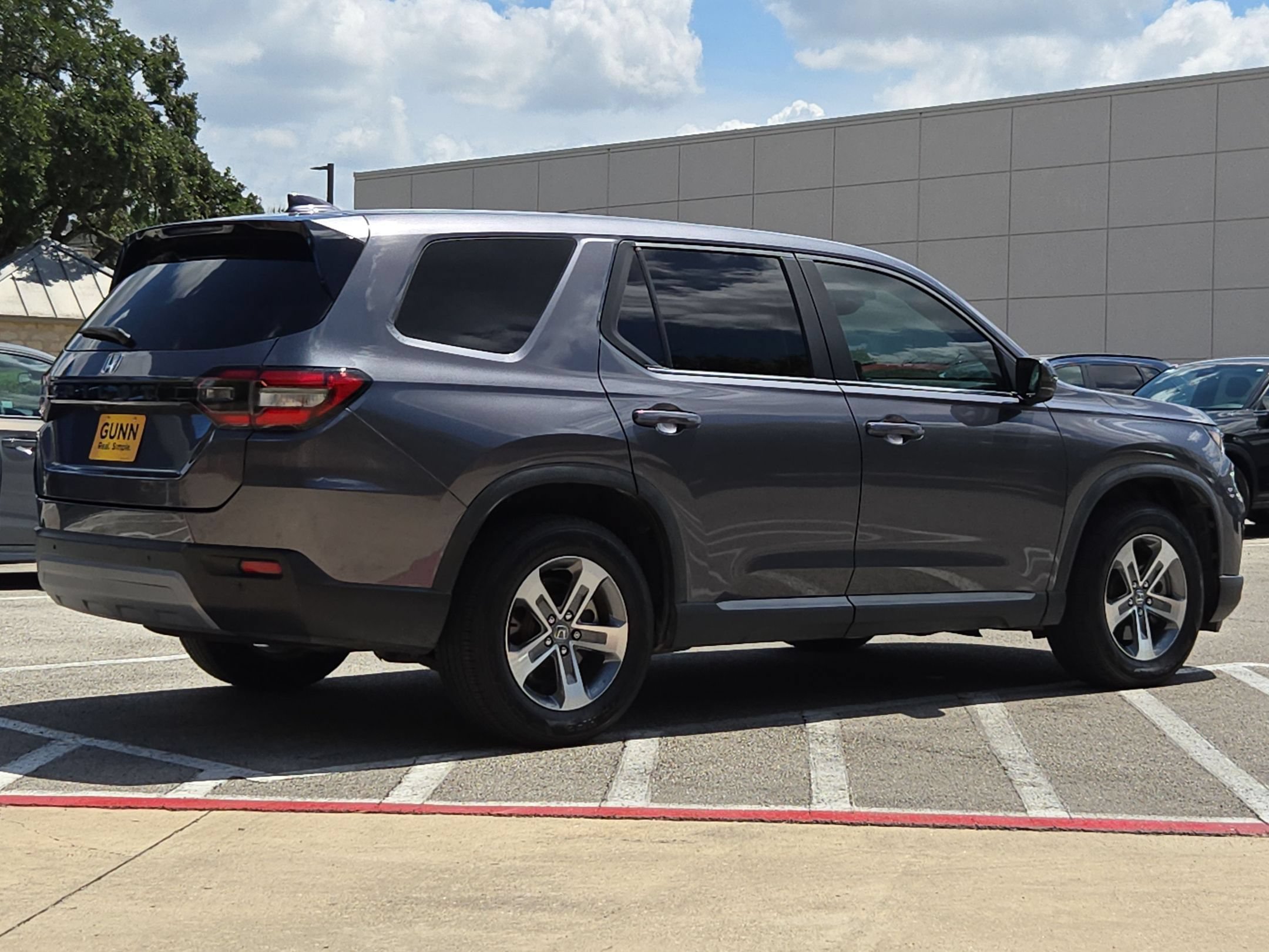 Used 2023 Honda Pilot EX-L image 3