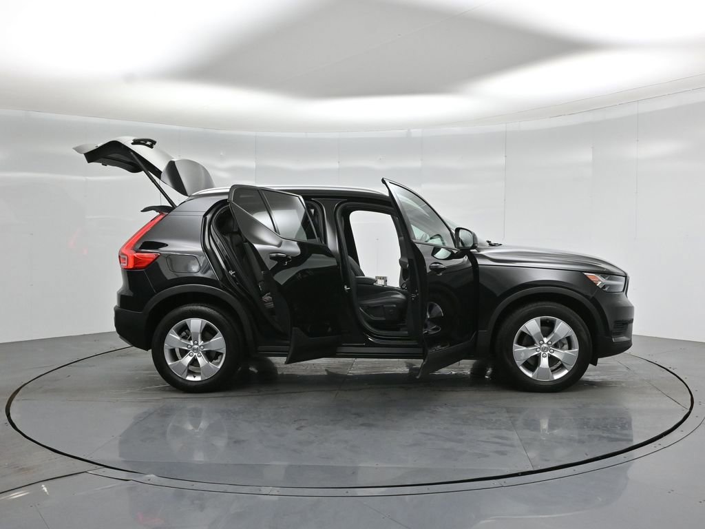 Used 2022 Volvo XC40 T5 Momentum AWD/4WD image 4