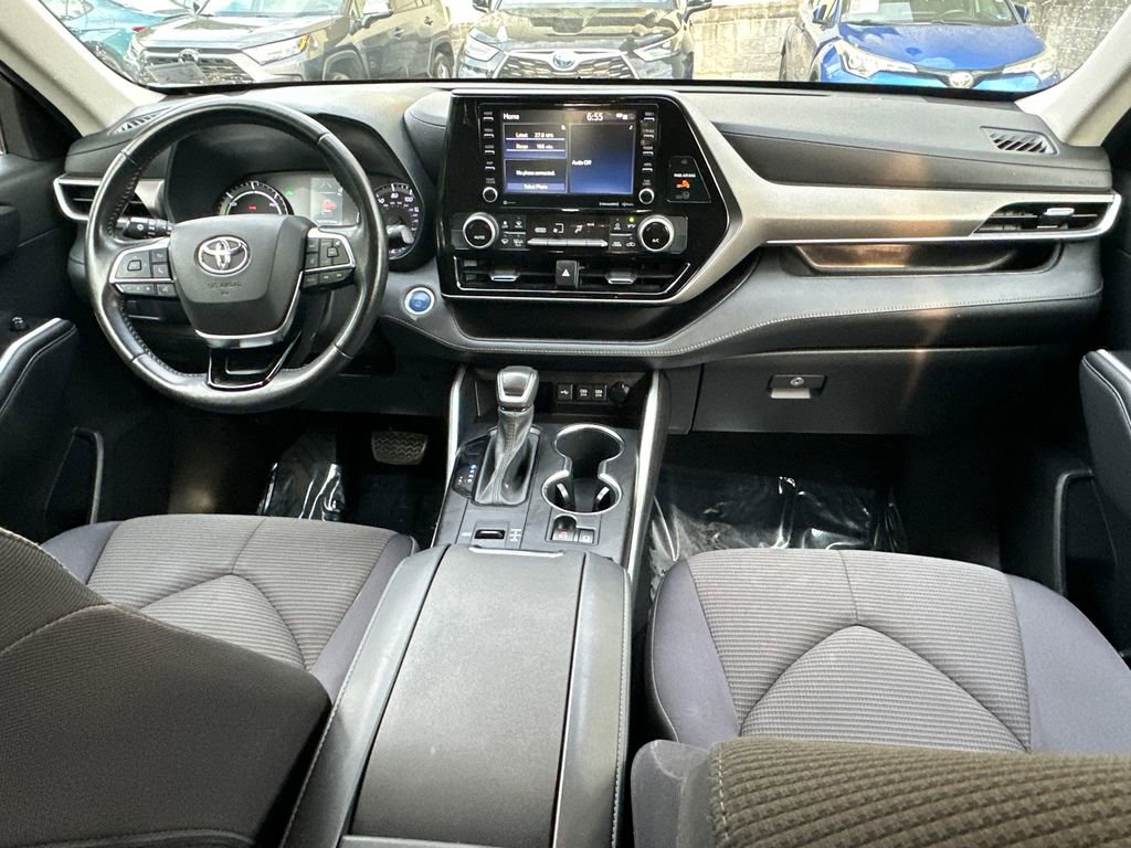 Used 2021 Toyota Highlander LE AWD/4WD image 14