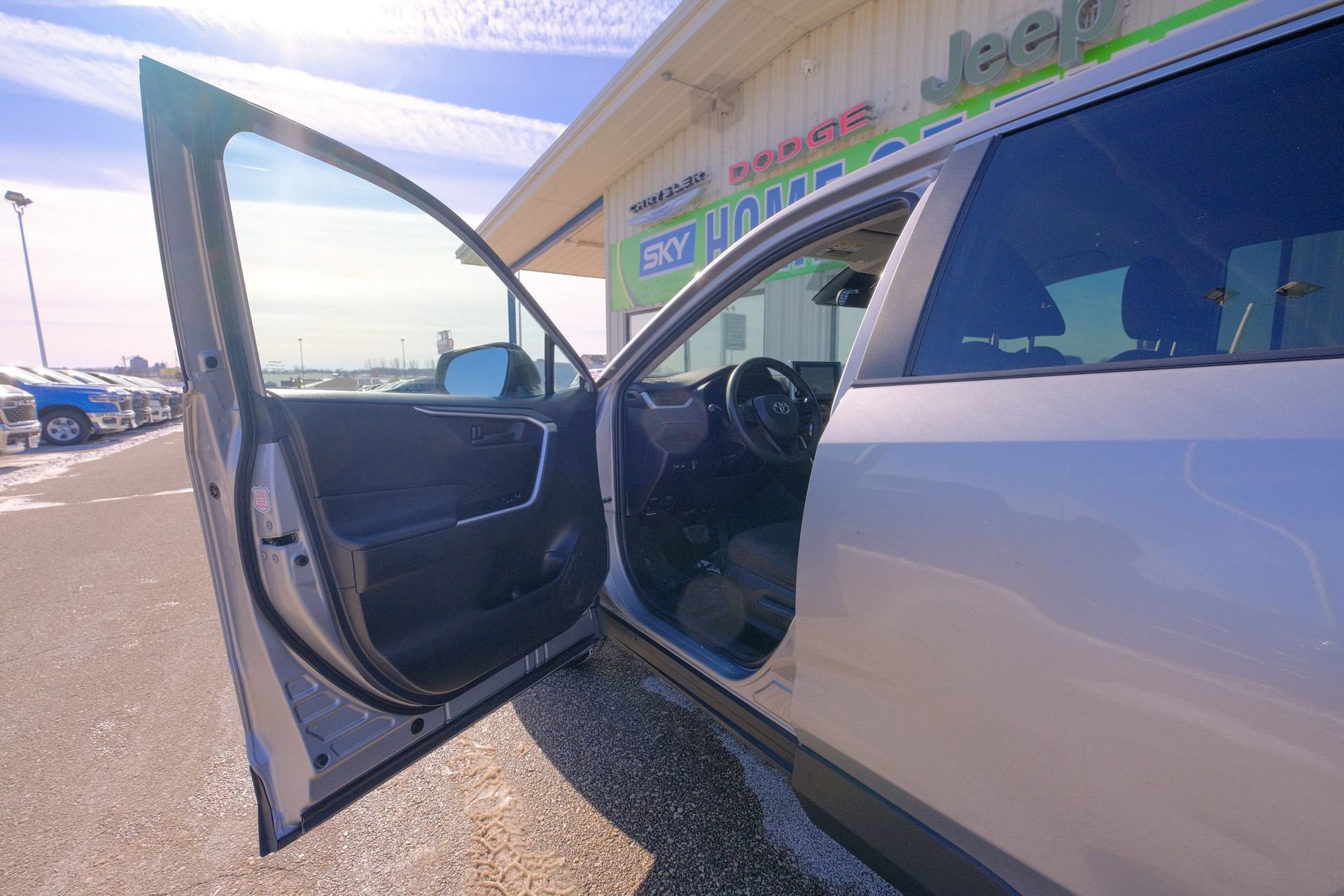 Used 2024 Toyota RAV4 LE image 23