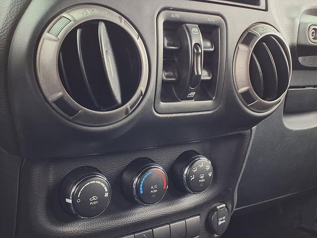 Used 2016 Jeep Wrangler Unlimited Sport w/ Power Convenience Group image 9