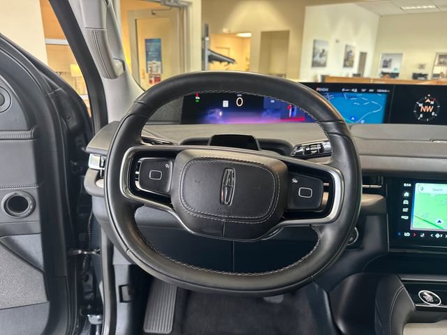 Used 2025 Lincoln Navigator Reserve AWD/4WD image 16