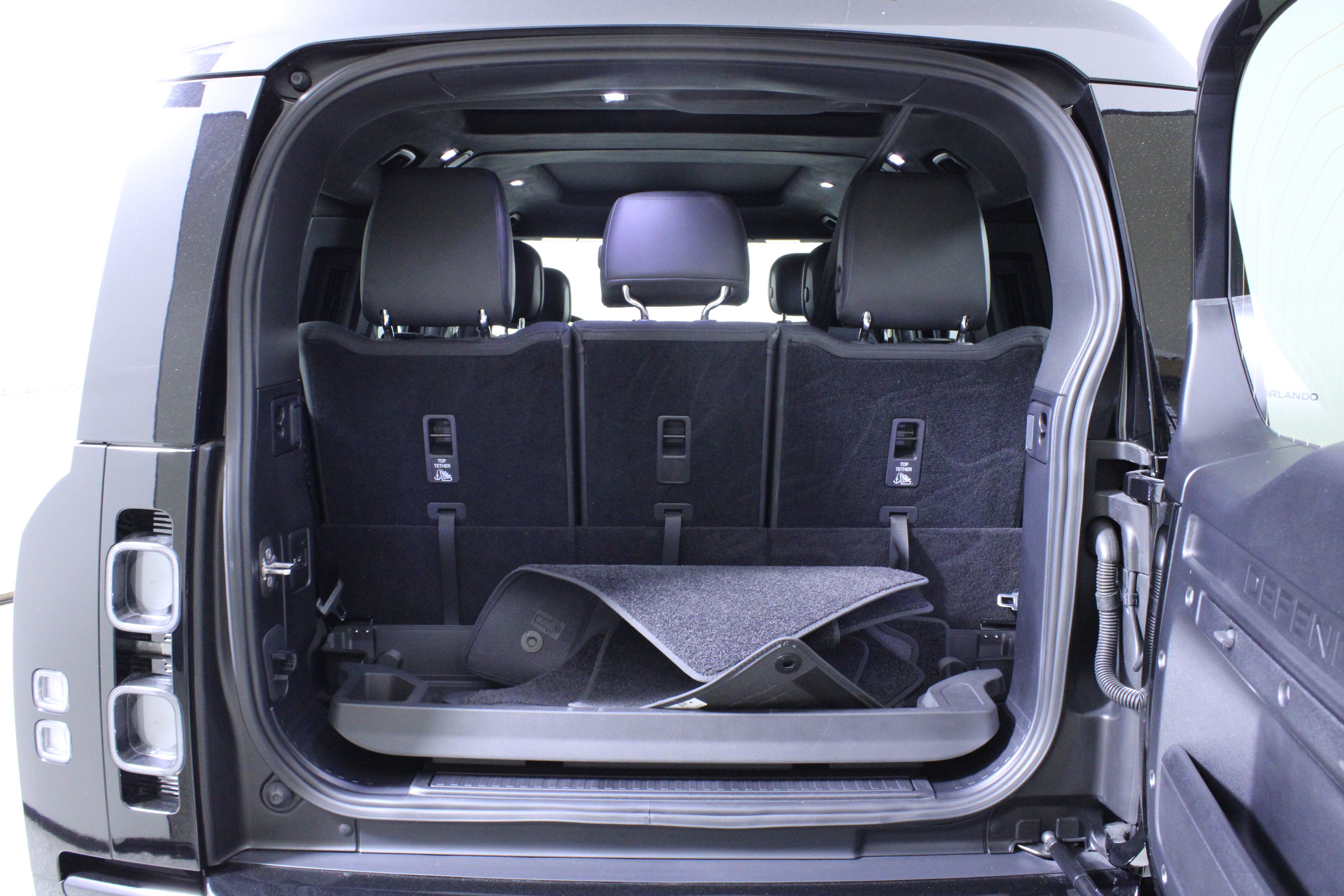 Used 2025 Land Rover Defender 130 V8 image 10