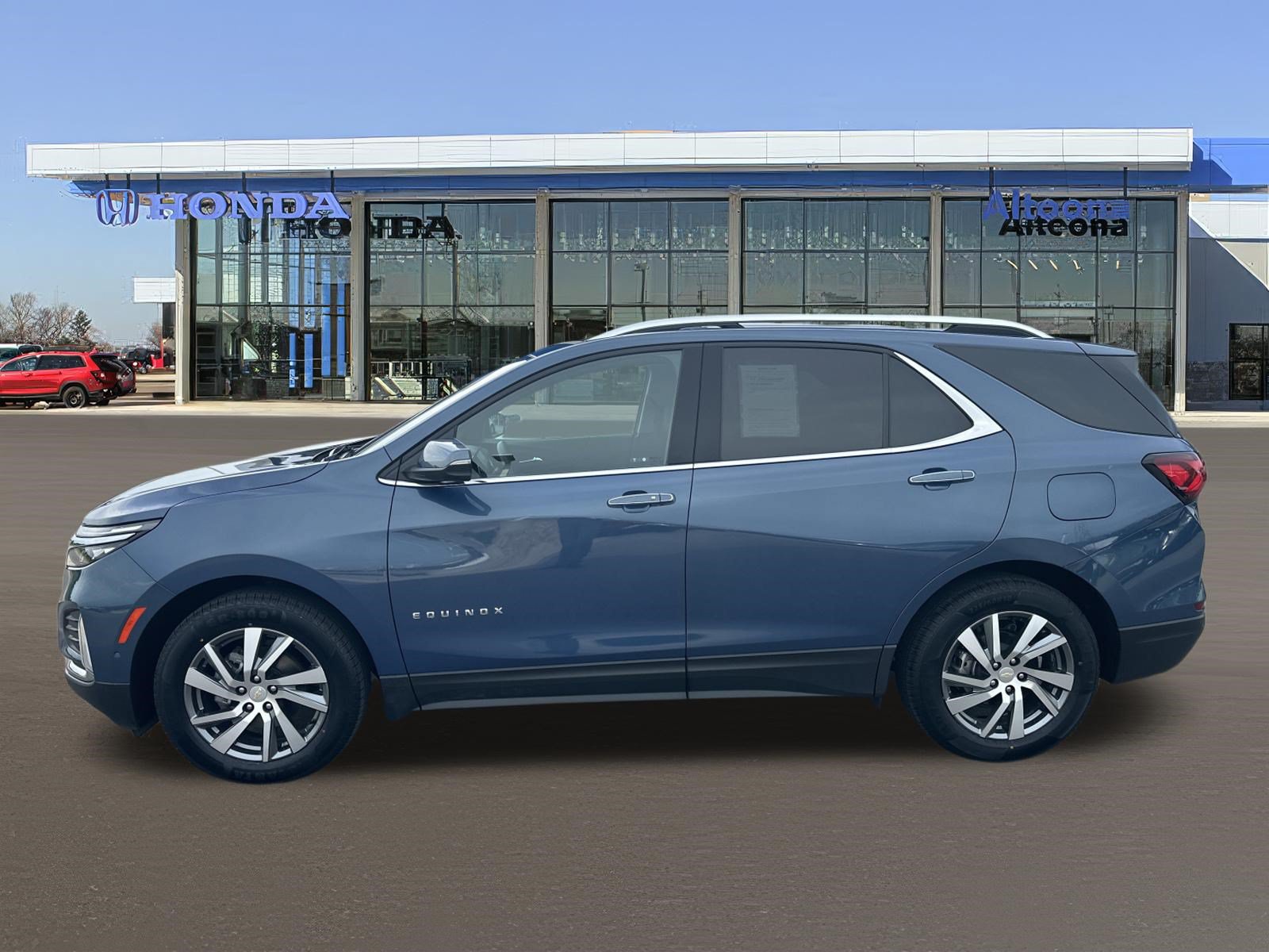 Used 2024 Chevrolet Equinox Premier FWD image 2