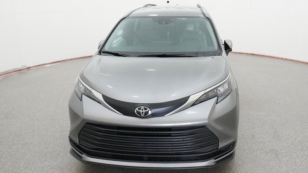 New 2026 Toyota Sienna LE FWD image 2
