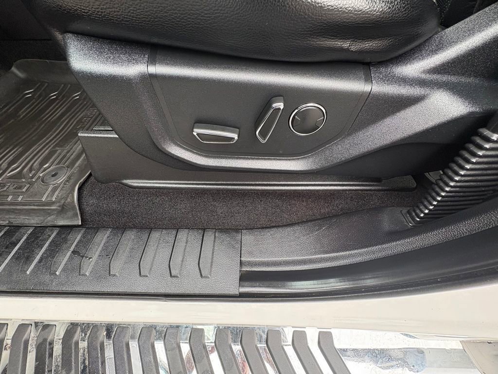 Used 2016 Ford F150 Lariat image 12