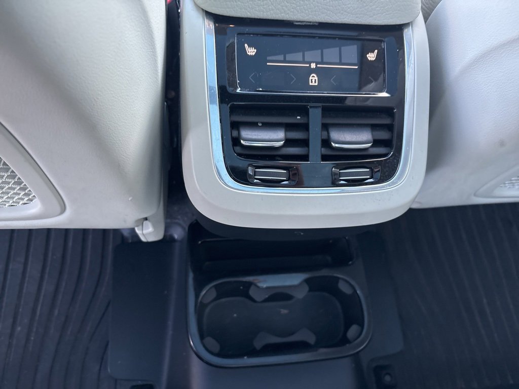 Used 2020 Volvo XC90 T6 Momentum w/ Protection Package Premier image 41