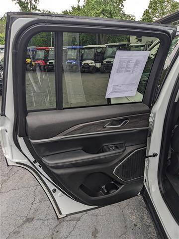 Used 2022 Jeep Grand Cherokee Limited image 13