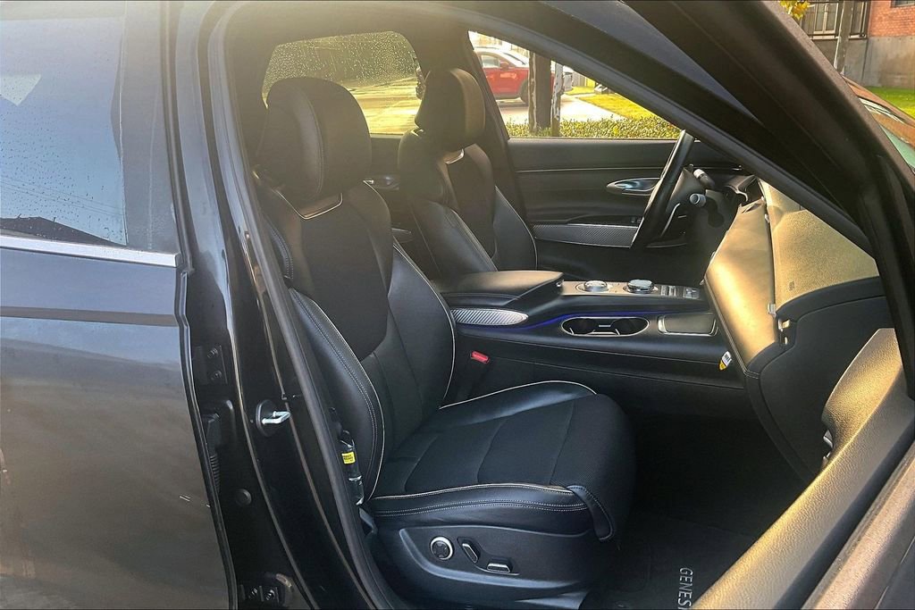 Used 2025 Genesis GV70 3.5T Sport image 9
