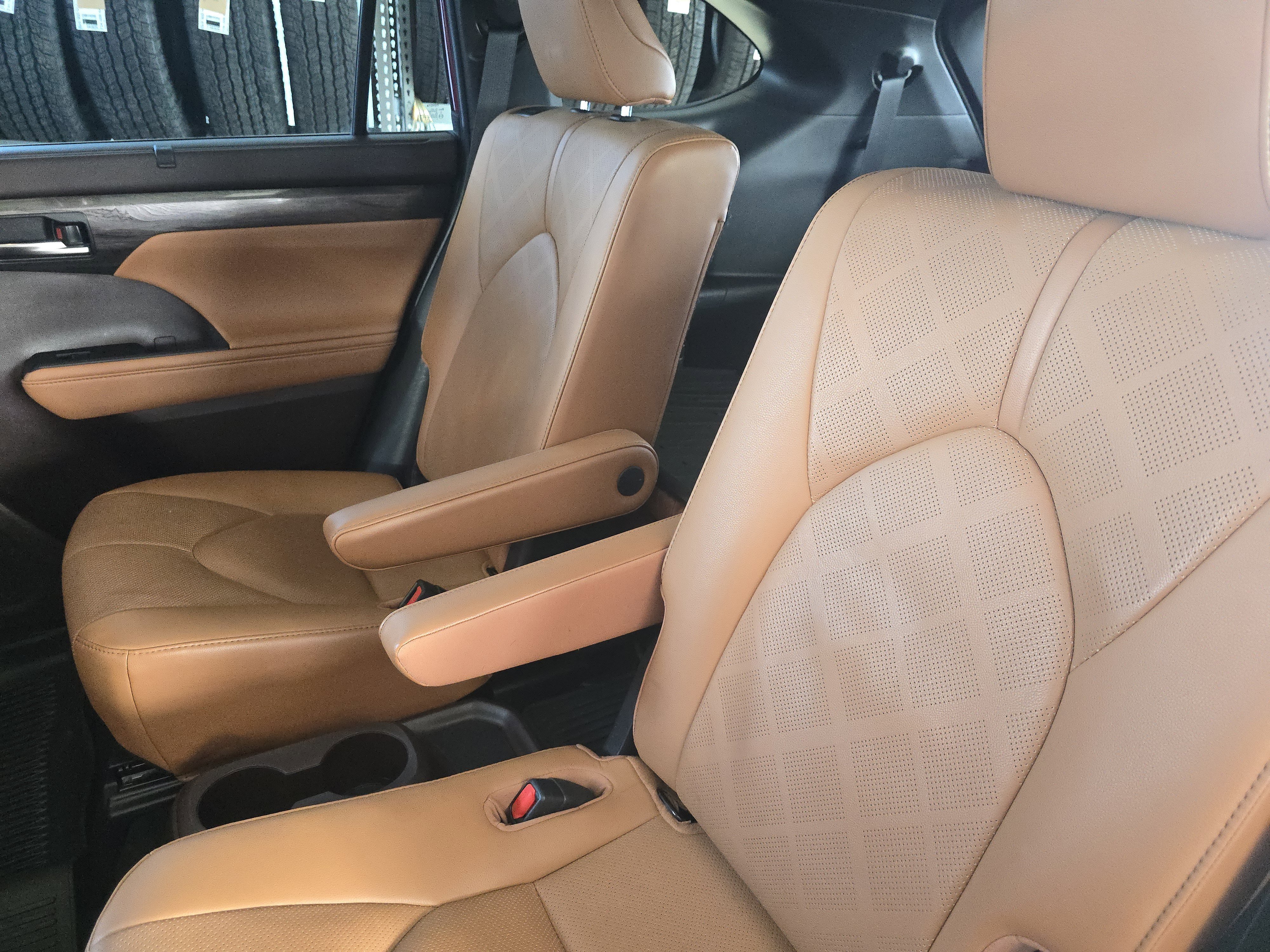 Used 2021 Toyota Highlander Platinum image 25