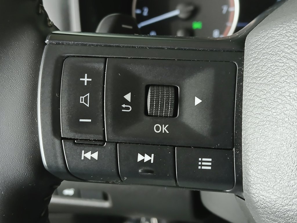 Used 2026 Nissan Rogue SV AWD/4WD image 27