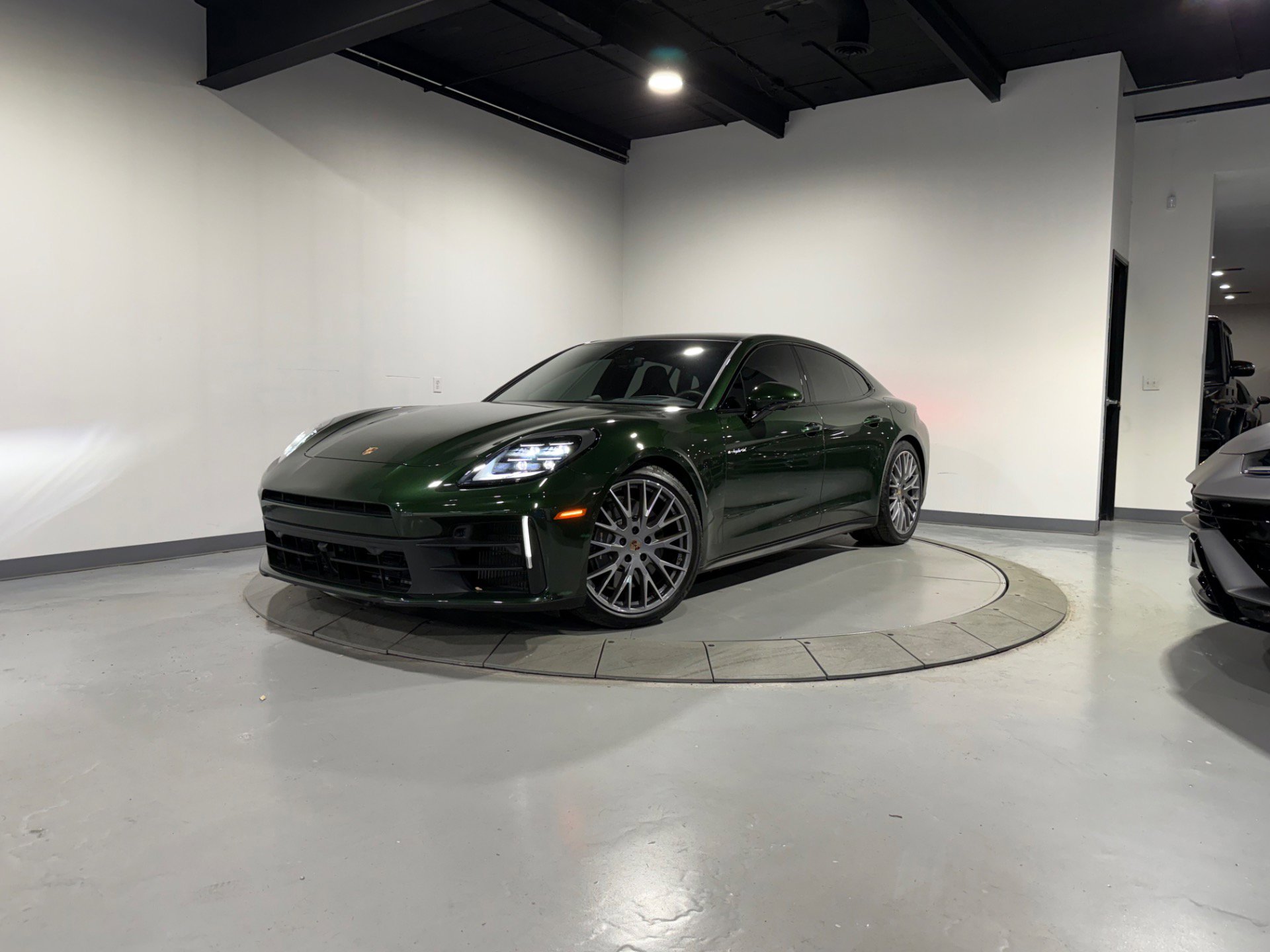 Used 2025 Porsche Panamera 4 image 3