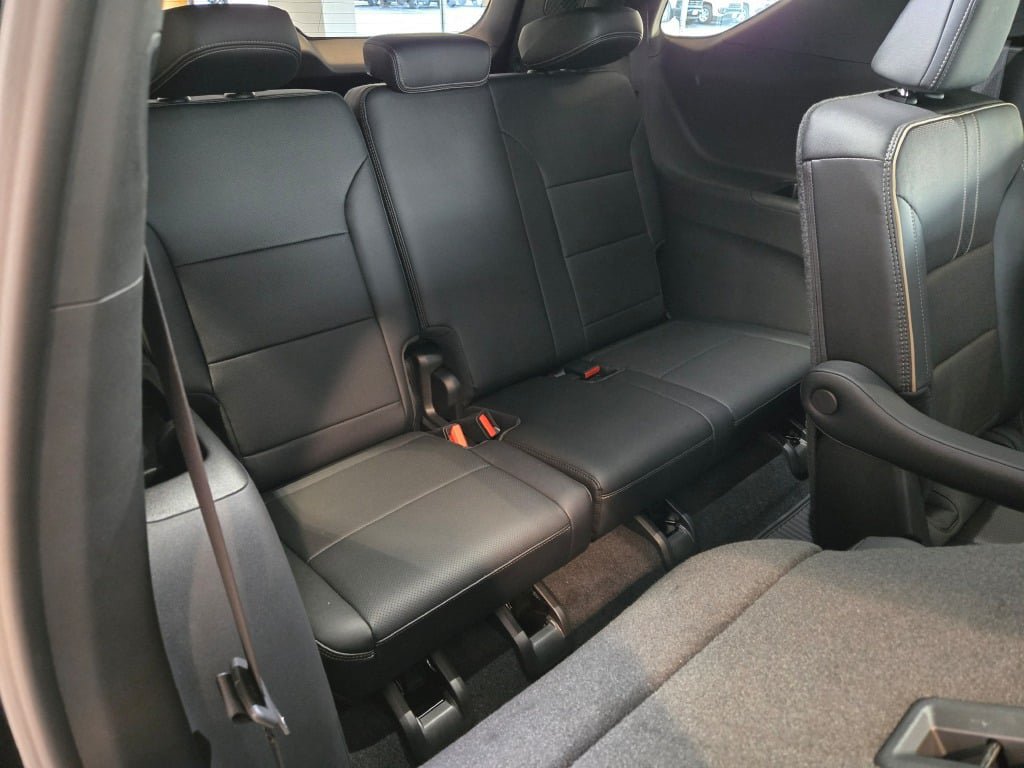 Used 2026 Chevrolet Traverse High Country w/ LPO, Floor Liner Package AWD/4WD image 11
