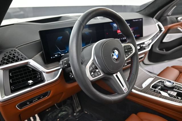 Used 2025 BMW X7 M60i AWD/4WD image 18